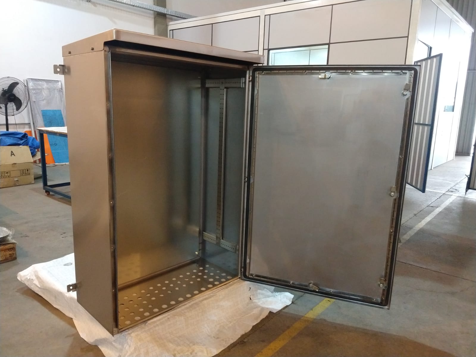 Caixa de comando em inox de grande porte
